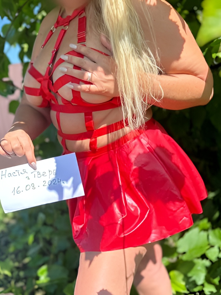 Риана привлекательная девушка из Новороссийска цена от 5000 руб