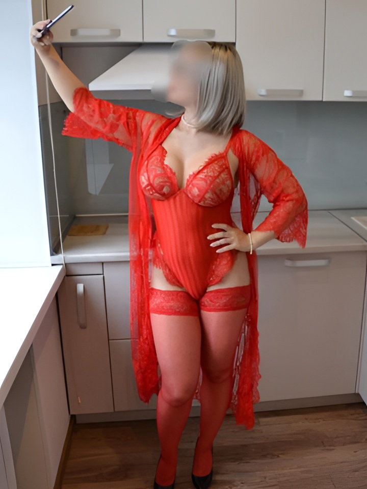 Василиса привлекательная девушка из Новороссийска цена от 10000 руб