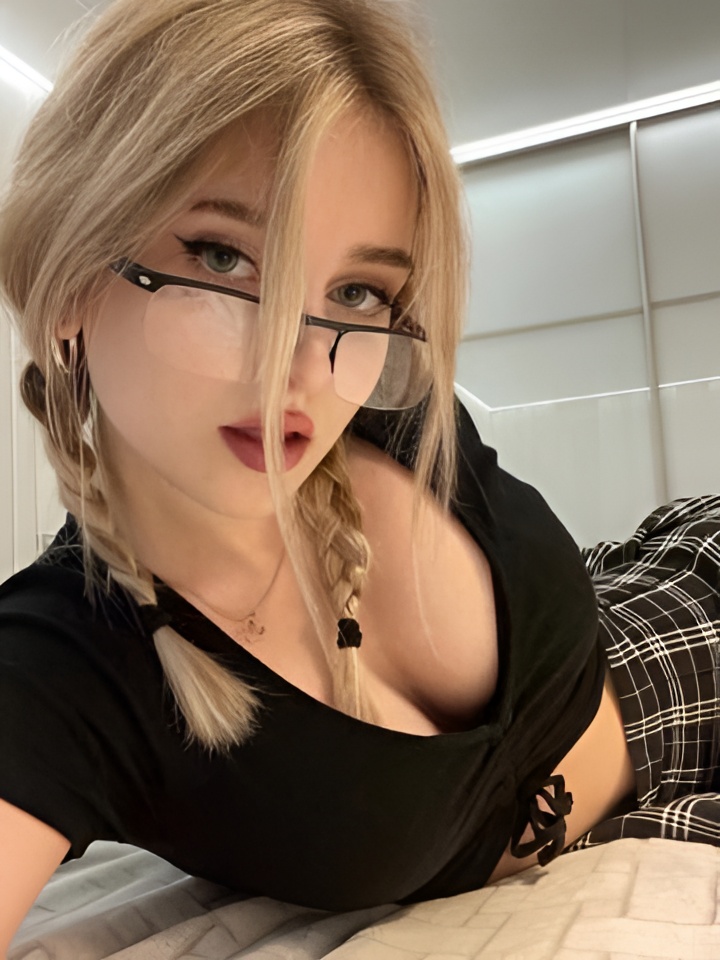 Зоя привлекательная девушка из Новороссийска цена от 5000 руб