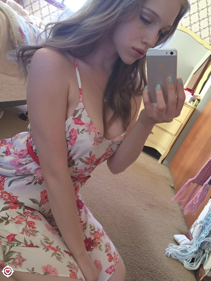 Зоя привлекательная девушка из Новороссийска цена от 3000 руб