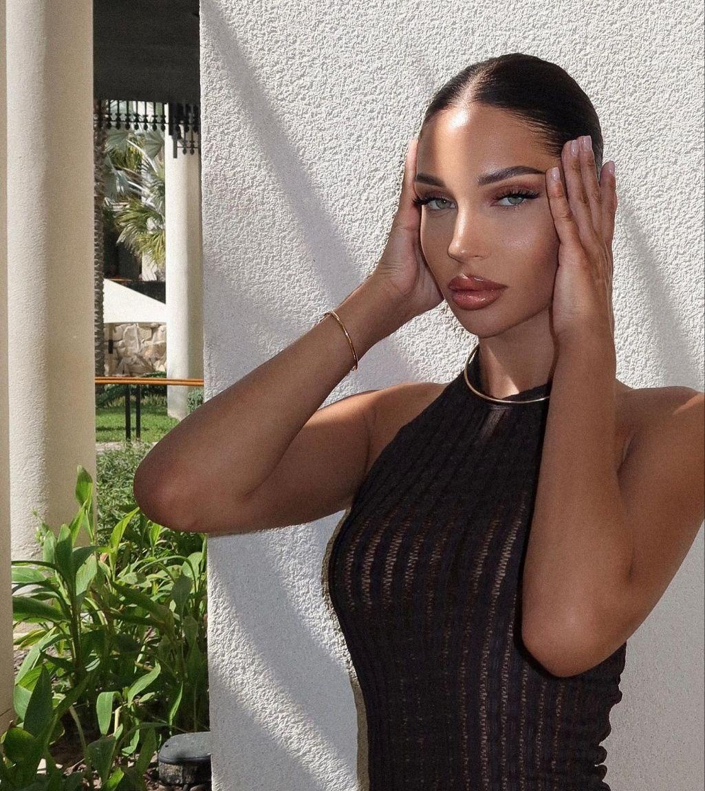 Марианна привлекательная девушка из Новороссийска цена от 4000 руб